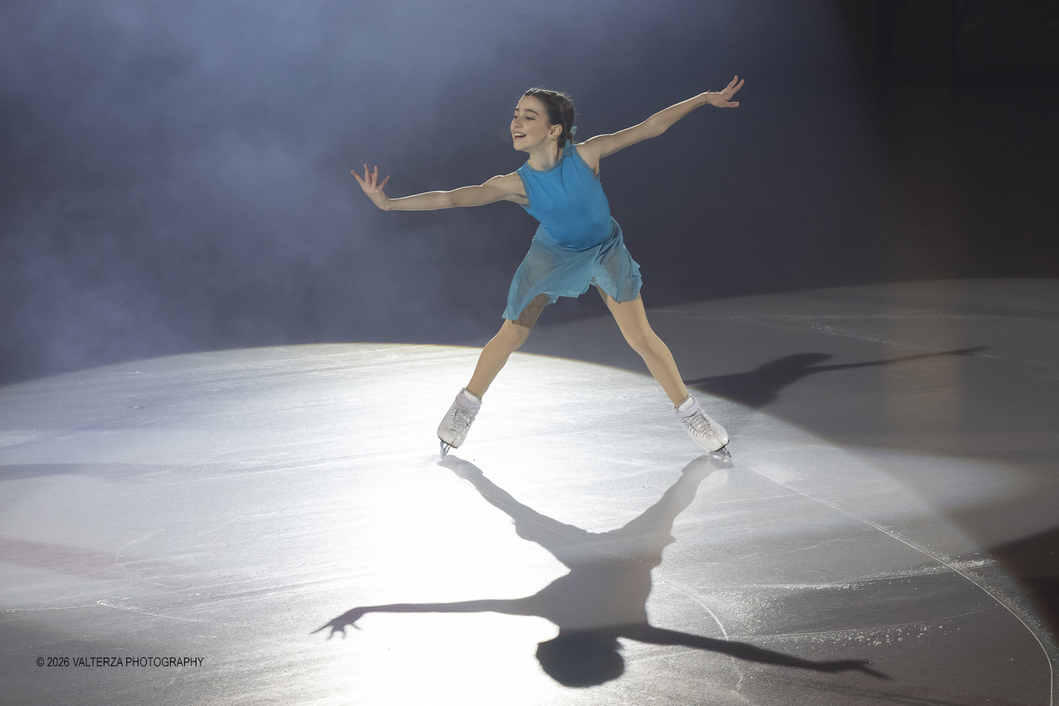 _G5A7123.jpg - 16/01/2026. Torino. " Dreams on Ice" La storia di Dreams on Ice (edizione 2026) Ã¨ concepita come un racconto emozionale  che celebra la fantasia dei bambini. Nella foto Bimba con il suo orsetto Pattinatrice Delia