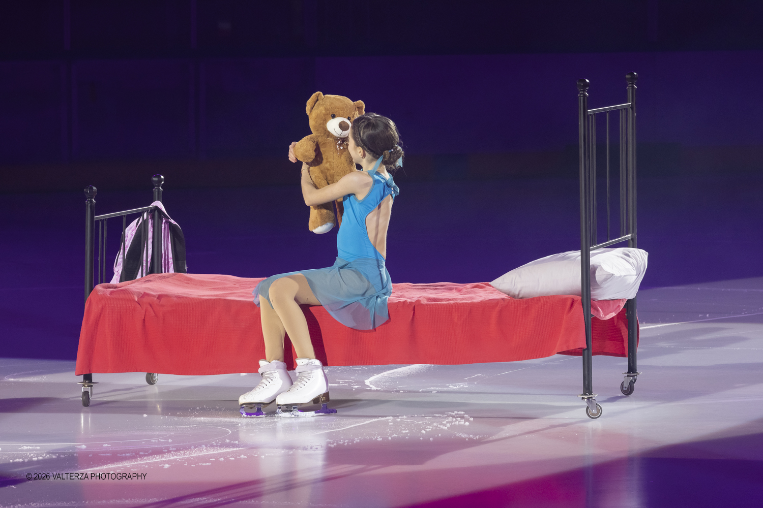_G5A7485.jpg - 16/01/2026. Torino. " Dreams on Ice" La storia di Dreams on Ice (edizione 2026) Ã¨ concepita come un racconto emozionale  che celebra la fantasia dei bambini. Nella foto Bimba con il suo orsetto Pattinatrice Delia