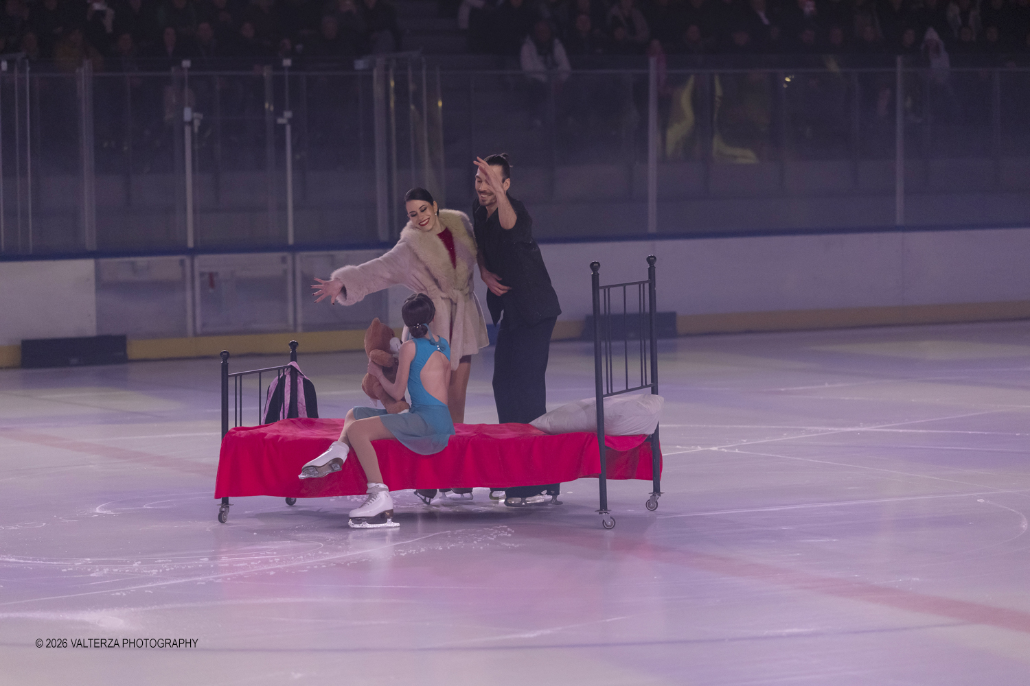 _G5A7501.jpg - 16/01/2026. Torino. " Dreams on Ice" La storia di Dreams on Ice (edizione 2026) Ã¨ concepita come un racconto emozionale  che celebra la fantasia dei bambini. Nella foto bimba con i suoi genitori pattinatori Lukas e Jasmine con Delia
