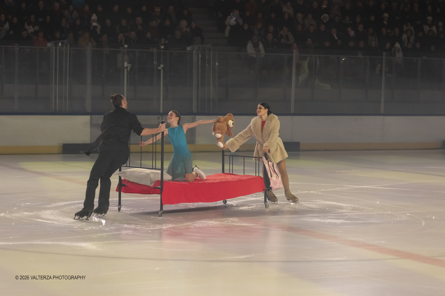 _G5A7523.jpg - 16/01/2026. Torino. " Dreams on Ice" La storia di Dreams on Ice (edizione 2026) Ã¨ concepita come un racconto emozionale  che celebra la fantasia dei bambini. Nella foto bimba con i suoi genitori pattinatori Lukas e Jasmine con Delia
