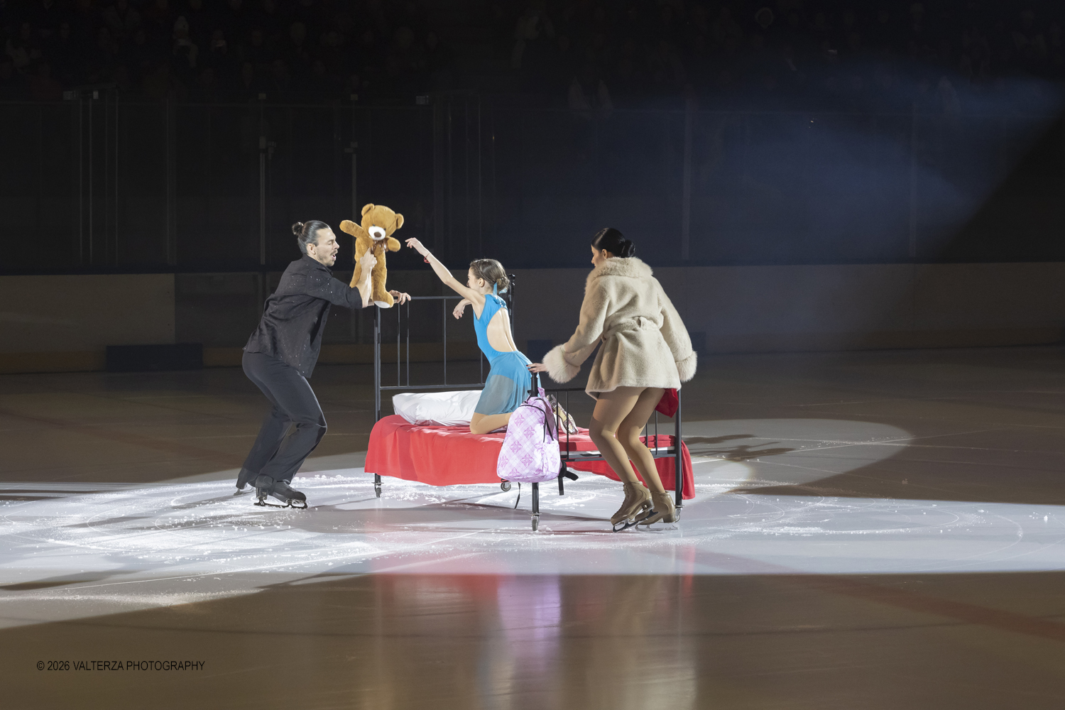 _G5A7539.jpg - 16/01/2026. Torino. " Dreams on Ice" La storia di Dreams on Ice (edizione 2026) Ã¨ concepita come un racconto emozionale  che celebra la fantasia dei bambini. Nella foto bimba con i suoi genitori pattinatori Lukas e Jasmine con Delia