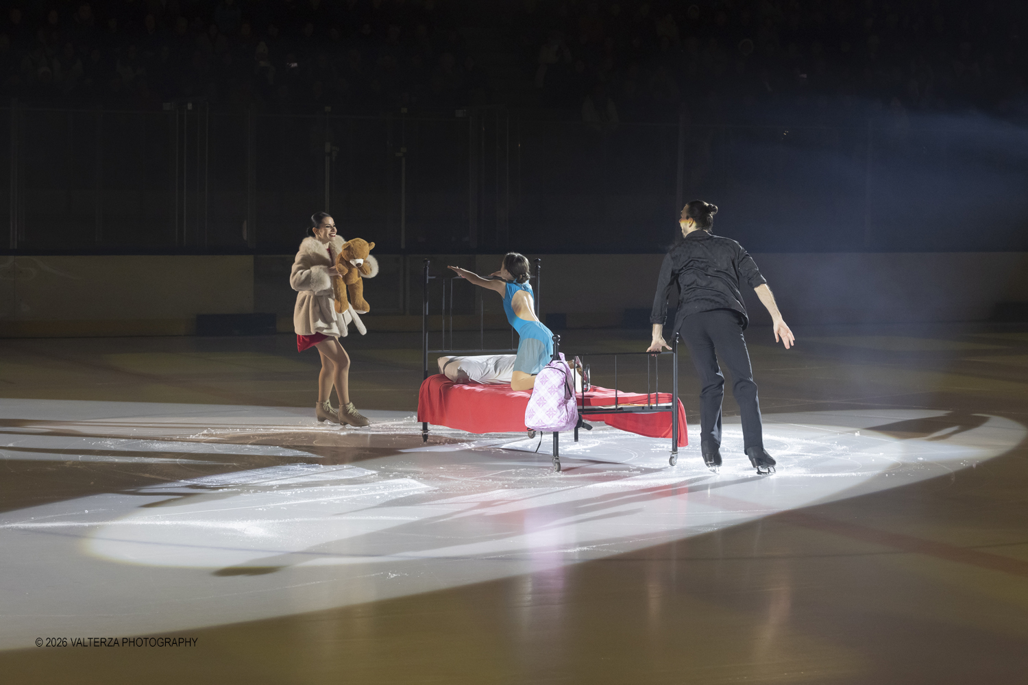 _G5A7560.jpg - 16/01/2026. Torino. " Dreams on Ice" La storia di Dreams on Ice (edizione 2026) Ã¨ concepita come un racconto emozionale  che celebra la fantasia dei bambini. Nella foto bimba con i suoi genitori pattinatori Lukas e Jasmine con Delia