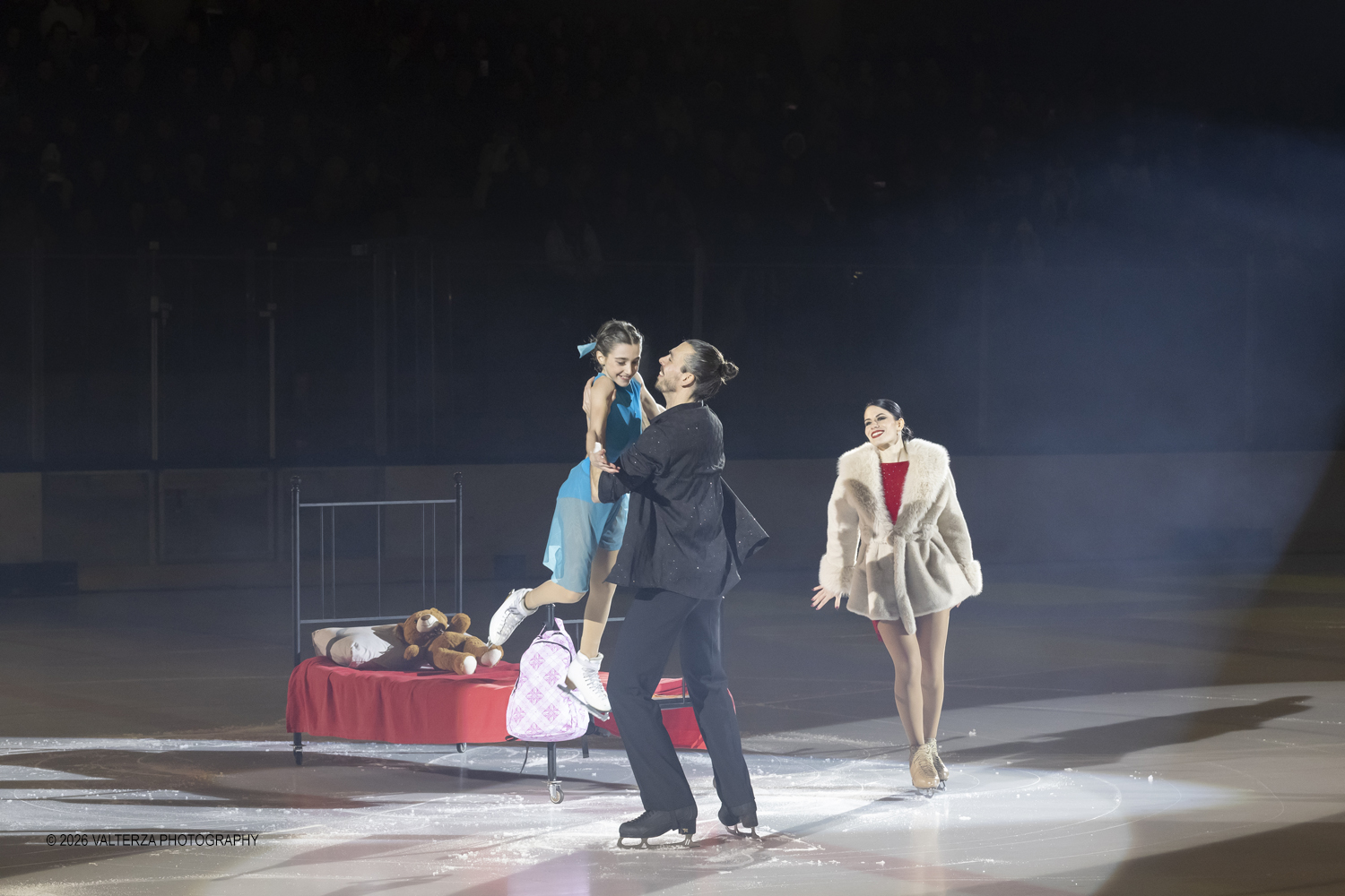 _G5A7600.jpg - 16/01/2026. Torino. " Dreams on Ice" La storia di Dreams on Ice (edizione 2026) Ã¨ concepita come un racconto emozionale  che celebra la fantasia dei bambini. Nella foto bimba con i suoi genitori pattinatori Lukas e Jasmine con Delia