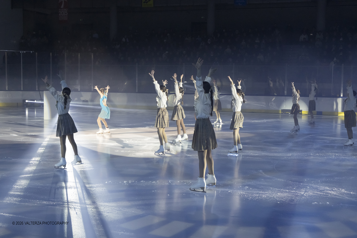 _Z3A1585.jpg - 16/01/2026. Torino. " Dreams on Ice" La storia di Dreams on Ice (edizione 2026) Ã¨ concepita come un racconto emozionale che celebra la fantasia dei bambini. Nella foto  "teenage dreams" esibizione di gruppo con al centro la pattinatrice Carola