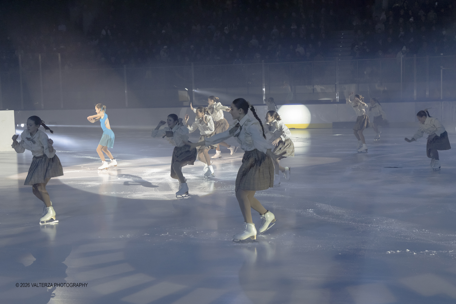 _Z3A1619.jpg - 16/01/2026. Torino. " Dreams on Ice" La storia di Dreams on Ice (edizione 2026) Ã¨ concepita come un racconto emozionale che celebra la fantasia dei bambini. Nella foto  "teenage dreams" esibizione di gruppo con al centro la pattinatrice Carola