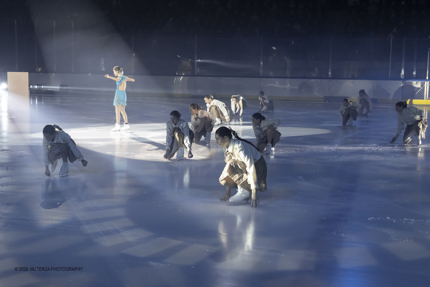 _Z3A1635.jpg - 16/01/2026. Torino. " Dreams on Ice" La storia di Dreams on Ice (edizione 2026) Ã¨ concepita come un racconto emozionale che celebra la fantasia dei bambini. Nella foto  "teenage dreams" esibizione di gruppo con al centro la pattinatrice Carola