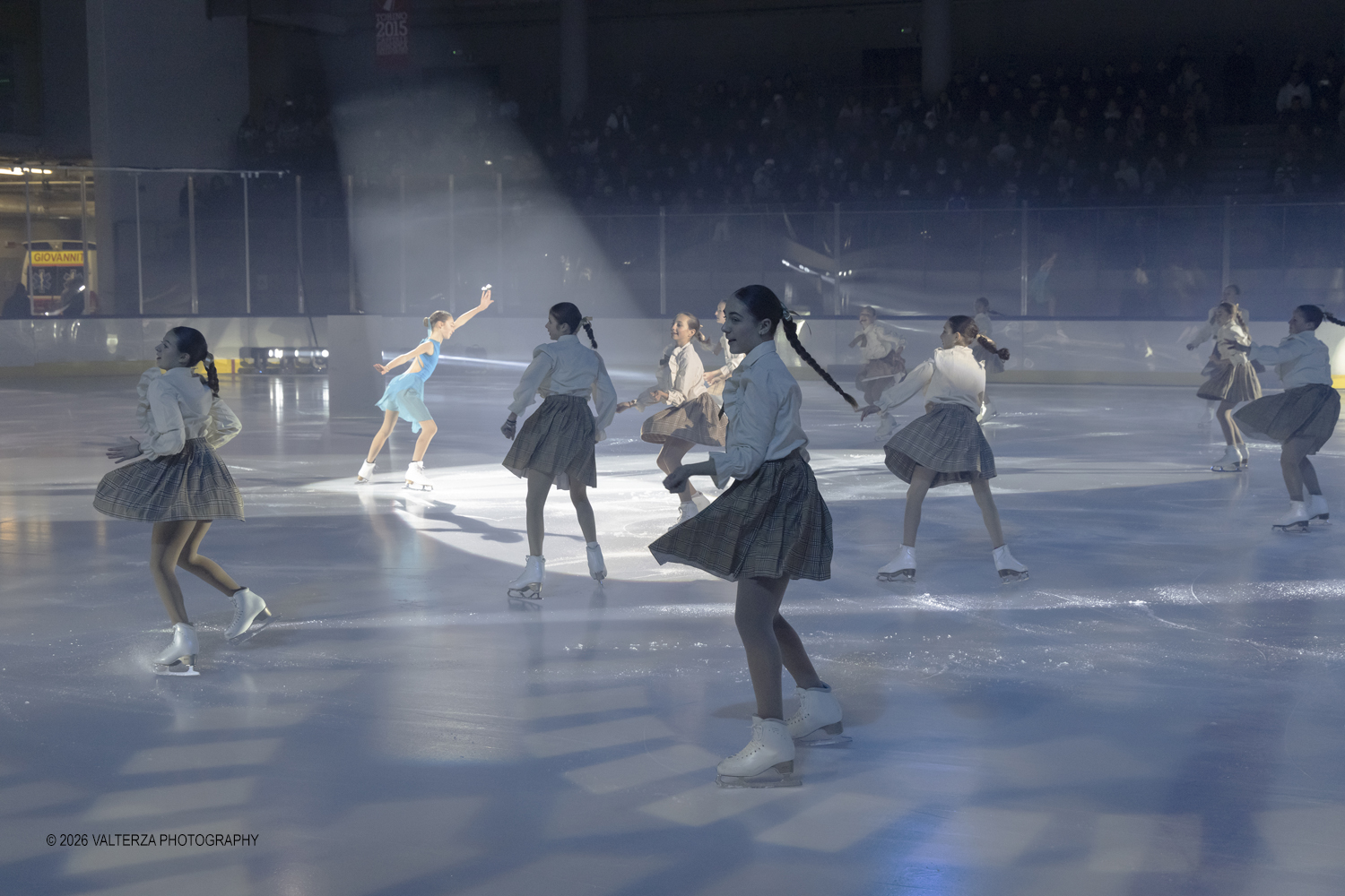 _Z3A1666.jpg - 16/01/2026. Torino. " Dreams on Ice" La storia di Dreams on Ice (edizione 2026) Ã¨ concepita come un racconto emozionale che celebra la fantasia dei bambini. Nella foto  "teenage dreams" esibizione di gruppo con al centro la pattinatrice Carola