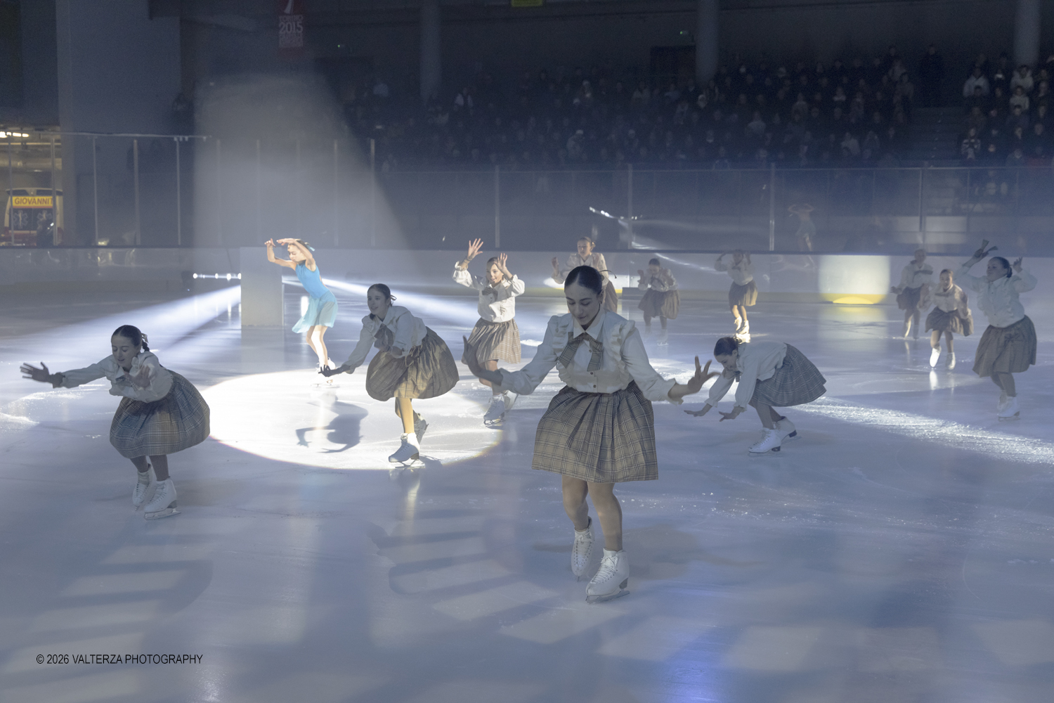 _Z3A1682.jpg - 16/01/2026. Torino. " Dreams on Ice" La storia di Dreams on Ice (edizione 2026) Ã¨ concepita come un racconto emozionale che celebra la fantasia dei bambini. Nella foto  "teenage dreams" esibizione di gruppo con al centro la pattinatrice Carola