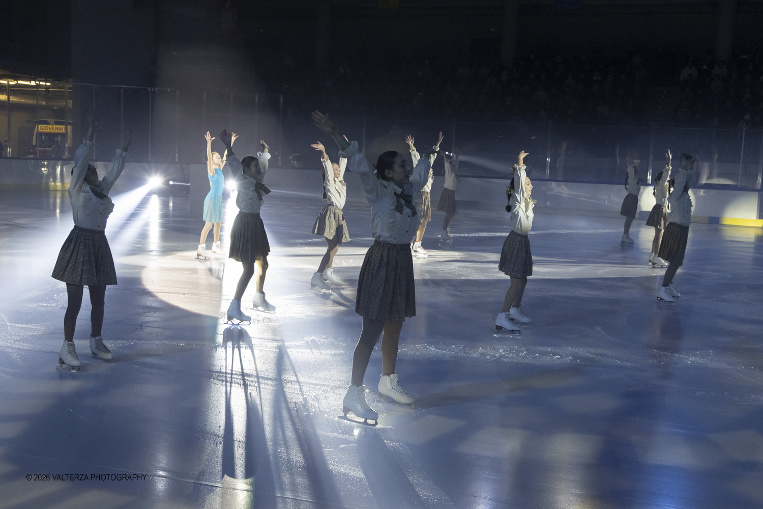 _Z3A1730.jpg - 16/01/2026. Torino. " Dreams on Ice" La storia di Dreams on Ice (edizione 2026) Ã¨ concepita come un racconto emozionale che celebra la fantasia dei bambini. Nella foto  "teenage dreams" esibizione di gruppo con al centro la pattinatrice Carola