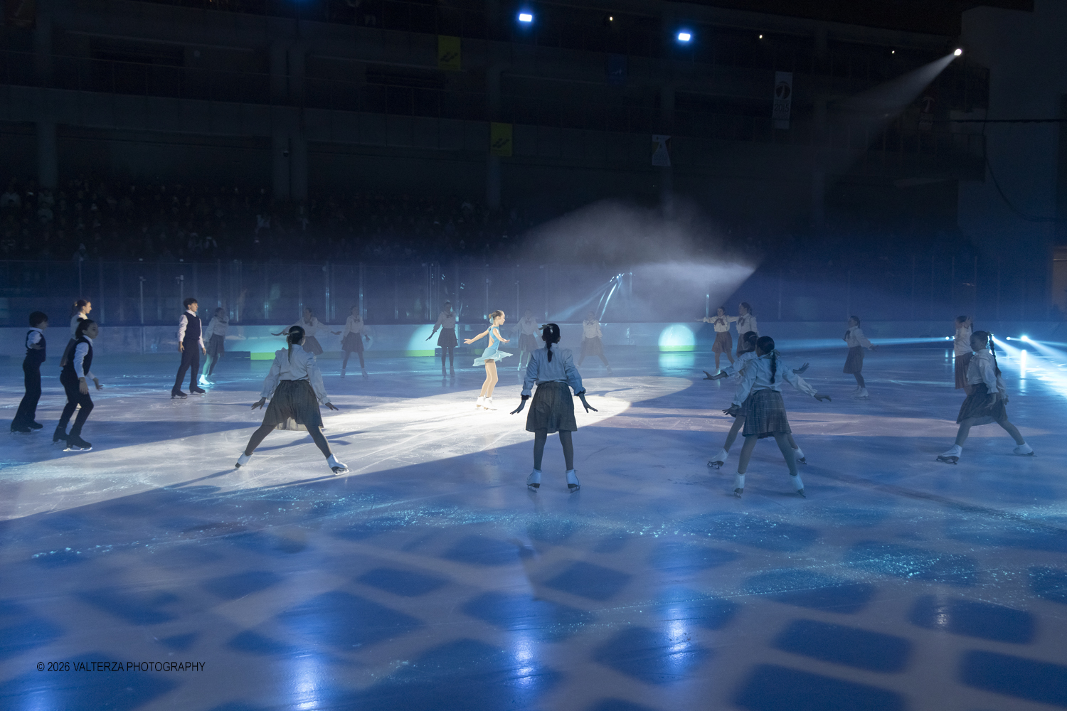 _Z3A1869.jpg - 16/01/2026. Torino. " Dreams on Ice" La storia di Dreams on Ice (edizione 2026) Ã¨ concepita come un racconto emozionale che celebra la fantasia dei bambini. Nella foto  "teenage dreams" esibizione di gruppo con al centro la pattinatrice Carola