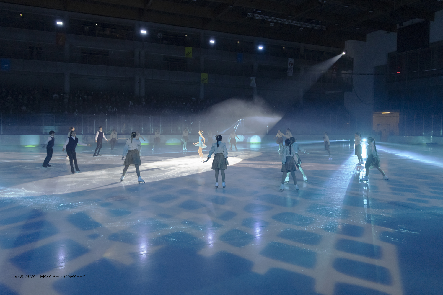 _Z3A1875.jpg - 16/01/2026. Torino. " Dreams on Ice" La storia di Dreams on Ice (edizione 2026) Ã¨ concepita come un racconto emozionale che celebra la fantasia dei bambini. Nella foto  "teenage dreams" esibizione di gruppo con al centro la pattinatrice Carola