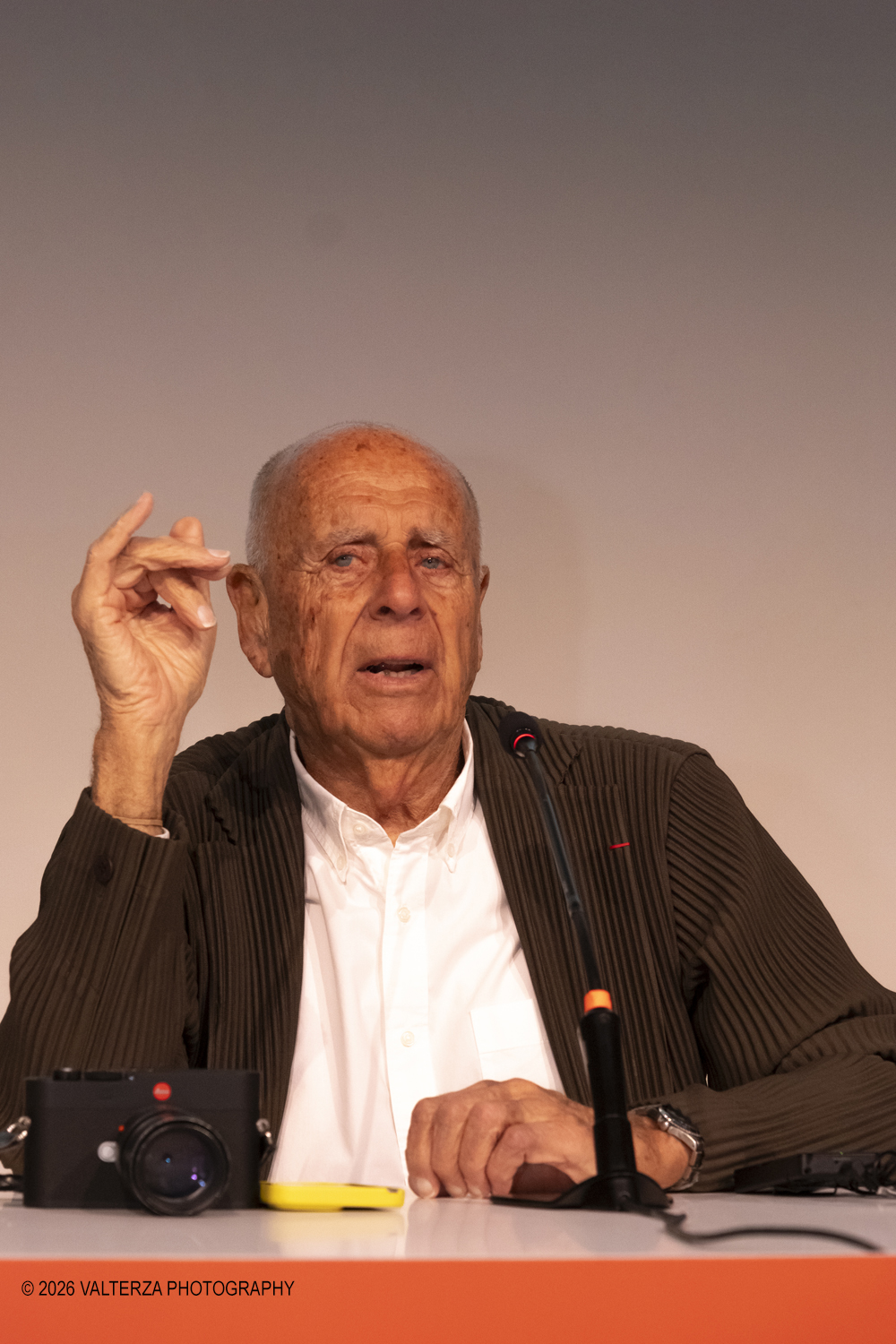 _DSF2837.jpg - 11/04/2026. Torino. A CAMERA Ralph Gibson dialoga con Giangavino Pazzola e Walter Guadagnini a partire dalla mostra Self Exposed, ospitata allâ€™Archivio di Stato di Torino. Nella foto il Fotografo Ralph Gibson