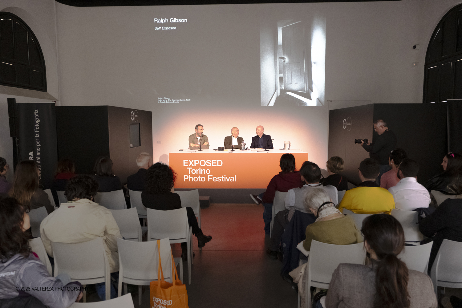 _DSF2852.jpg - 11/04/2026. Torino. A CAMERA Ralph Gibson dialoga con Giangavino Pazzola e Walter Guadagnini a partire dalla mostra Self Exposed, ospitata allâ€™Archivio di Stato di Torino. Nella foto un momento dell'incontro