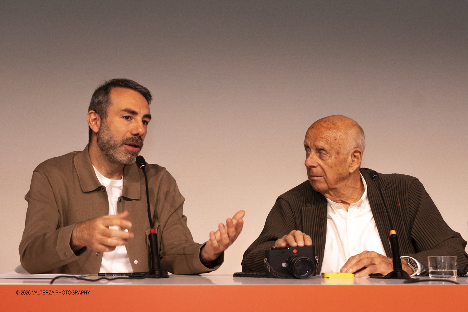 _DSF2871.jpg - 11/04/2026. Torino. A CAMERA Ralph Gibson dialoga con Giangavino Pazzola e Walter Guadagnini a partire dalla mostra Self Exposed, ospitata allâ€™Archivio di Stato di Torino. Nella foto  Giangavino Pazzola curatore della mostra Self Exposed ed il fotografo Ralph Gibson