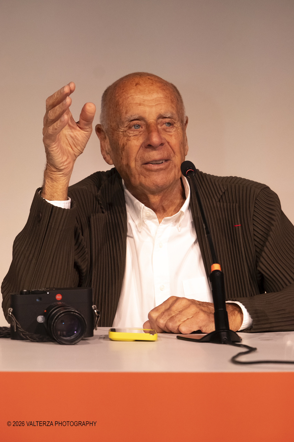 _DSF2900.jpg - 11/04/2026. Torino. A CAMERA Ralph Gibson dialoga con Giangavino Pazzola e Walter Guadagnini a partire dalla mostra Self Exposed, ospitata allâ€™Archivio di Stato di Torino. Nella foto il Fotografo Ralph Gibson
