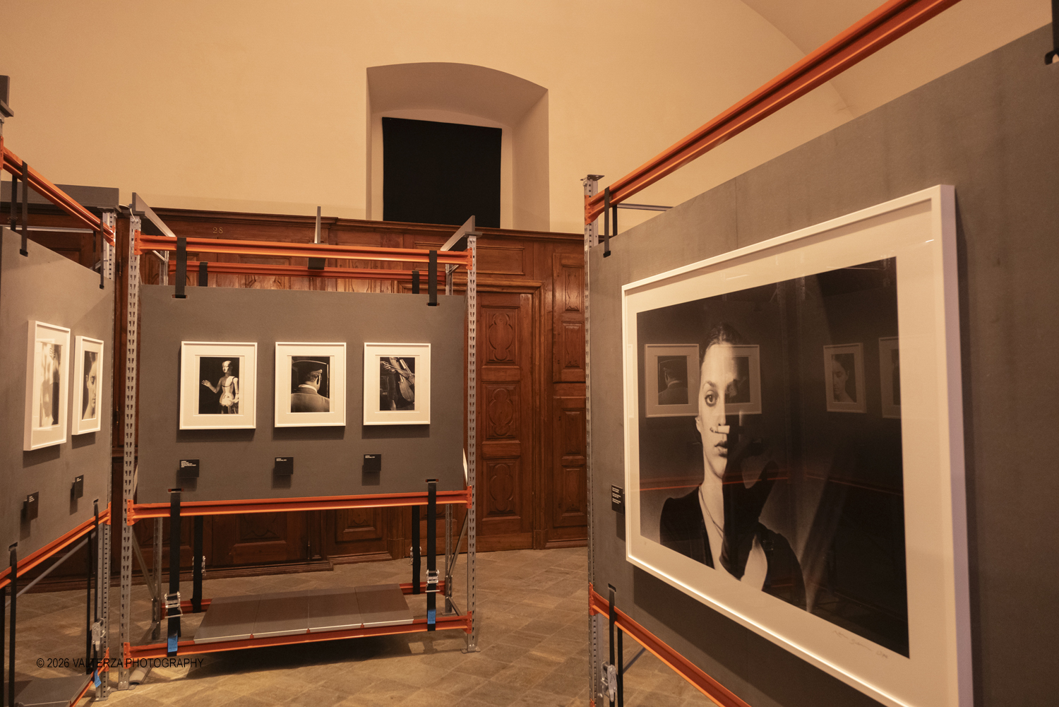 _DSF3092.jpg - 11/04/2026. Torino Archivio di Stato. Mostra "Ralph Gibson Self Exposed"Tramite una selezione di 70 opere che attraversano oltre cinquantâ€™anni di carriera, la mostra rende omaggio a uno dei maestri piÃ¹ influenti della fotografia contemporanea: lâ€™americano Ralph Gibson. Nella foto  parte dell'allestimento