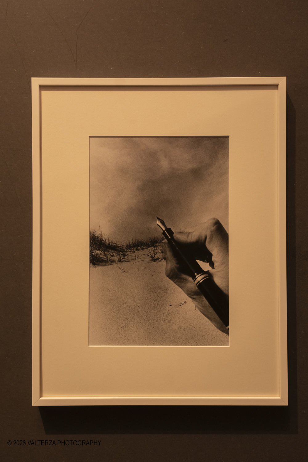 _DSF3100.jpg - 11/04/2026. Torino Archivio di Stato. Mostra "Ralph Gibson Self Exposed"Tramite una selezione di 70 opere che attraversano oltre cinquantâ€™anni di carriera, la mostra rende omaggio a uno dei maestri piÃ¹ influenti della fotografia contemporanea: lâ€™americano Ralph Gibson. Nella foto opera senza titolo  dalla serie The Somnambulist, 1968-1970