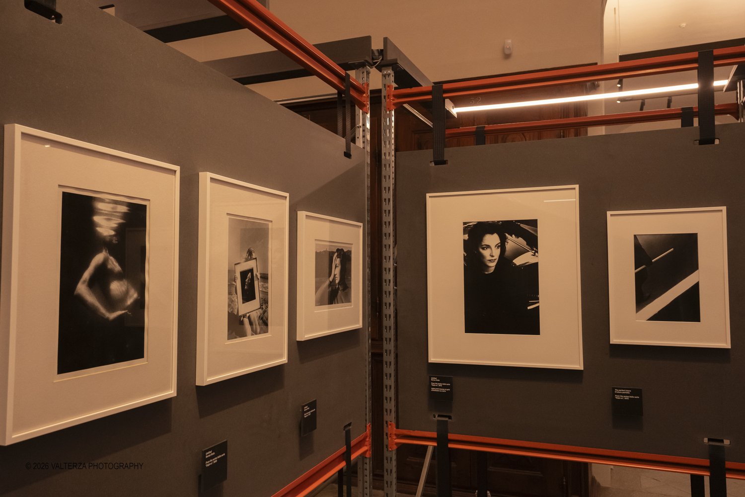 _DSF3120.jpg - 11/04/2026. Torino Archivio di Stato. Mostra "Ralph Gibson Self Exposed"Tramite una selezione di 70 opere che attraversano oltre cinquantâ€™anni di carriera, la mostra rende omaggio a uno dei maestri piÃ¹ influenti della fotografia contemporanea: lâ€™americano Ralph Gibson. Nella foto  parte dell'allestimento