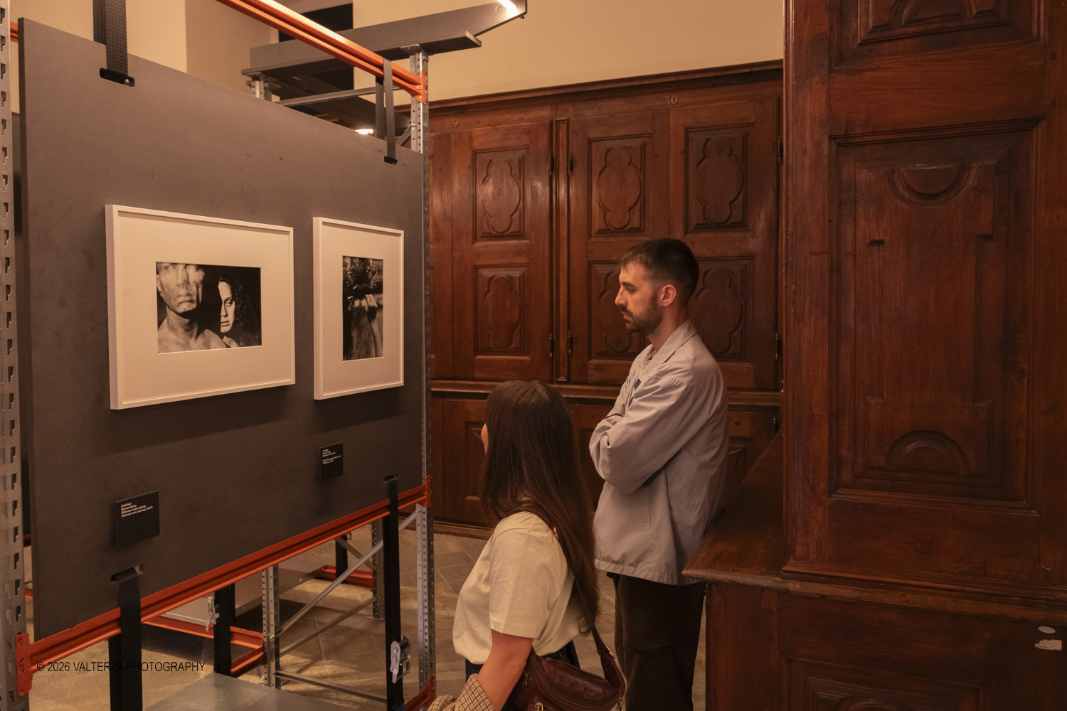 _DSF3149.jpg - 11/04/2026. Torino Archivio di Stato. Mostra "Ralph Gibson Self Exposed"Tramite una selezione di 70 opere che attraversano oltre cinquantâ€™anni di carriera, la mostra rende omaggio a uno dei maestri piÃ¹ influenti della fotografia contemporanea: lâ€™americano Ralph Gibson. Nella foto in visita alla mostra