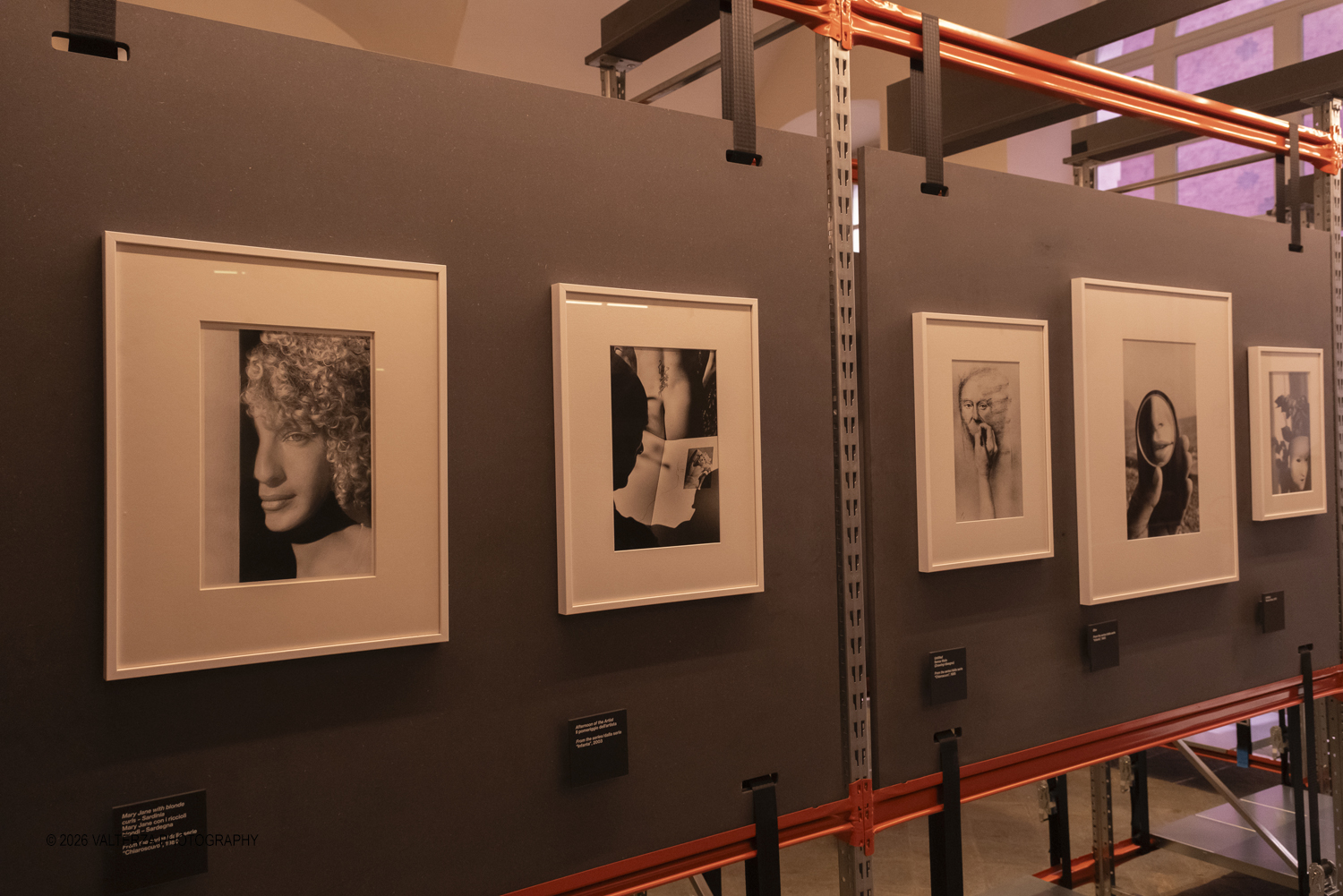 _DSF3158.jpg - 11/04/2026. Torino Archivio di Stato. Mostra "Ralph Gibson Self Exposed"Tramite una selezione di 70 opere che attraversano oltre cinquantâ€™anni di carriera, la mostra rende omaggio a uno dei maestri piÃ¹ influenti della fotografia contemporanea: lâ€™americano Ralph Gibson. Nella foto  parte dell'allestimento