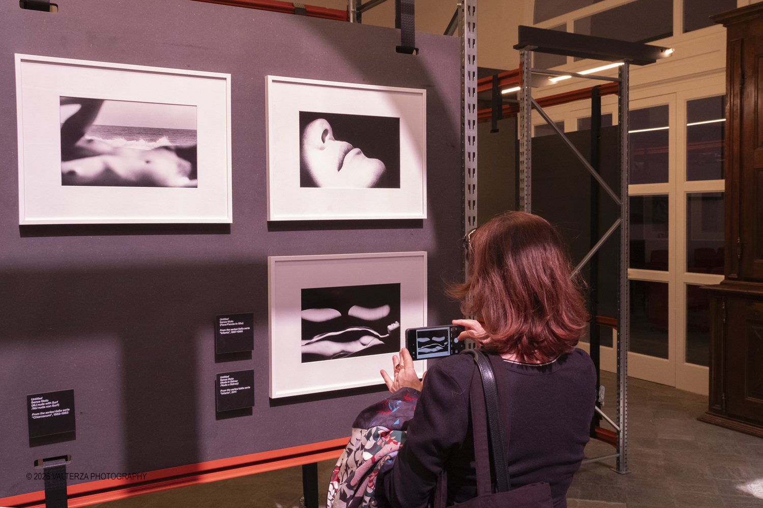 _DSF3162.jpg - 11/04/2026. Torino Archivio di Stato. Mostra "Ralph Gibson Self Exposed"Tramite una selezione di 70 opere che attraversano oltre cinquantâ€™anni di carriera, la mostra rende omaggio a uno dei maestri piÃ¹ influenti della fotografia contemporanea: lâ€™americano Ralph Gibson. Nella foto in visita alla mostra