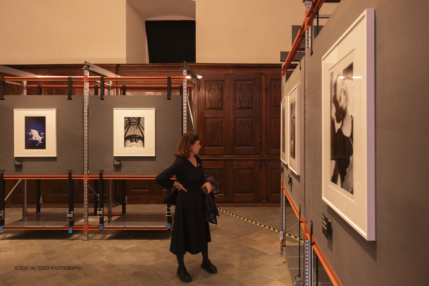 _DSF3164.jpg - 11/04/2026. Torino Archivio di Stato. Mostra "Ralph Gibson Self Exposed"Tramite una selezione di 70 opere che attraversano oltre cinquantâ€™anni di carriera, la mostra rende omaggio a uno dei maestri piÃ¹ influenti della fotografia contemporanea: lâ€™americano Ralph Gibson. Nella foto in visita alla mostra