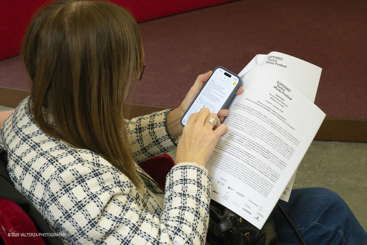 DSCF3212.jpg - 05/03/2026. Torino. Presentazione delTorino Photo Festival  edizione 2026 con relativo programma. Nella Foto in consultazione della cartella Stampa