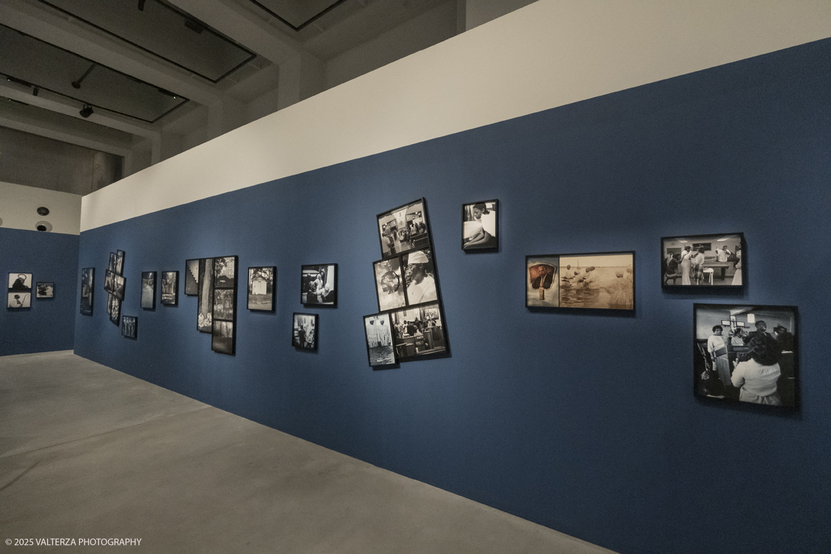 DSCF0091.jpg - 16/04/2025. Torino. EXPOSED Torino Foto Festival.  Carrie Mae Weems and Sarah Meister presented â€œCarrie Mae Weems. The Heart of the Matterâ€�, a major new exhibition that is part of EXPOSED 2025, dedicated to the renowned American artist. Into the picture the project  â€œPreachâ€�, traces African American religion and spirituality across generations, sponsored by Gallerie d'Italia
