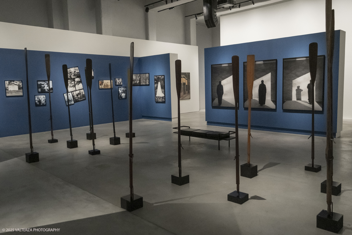 DSCF0117.jpg - 16/04/2025. Torino. EXPOSED Torino Foto Festival.  Carrie Mae Weems and Sarah Meister presented â€œCarrie Mae Weems. The Heart of the Matterâ€�, a major new exhibition that is part of EXPOSED 2025, dedicated to the renowned American artist. Into the picture immersive installation named a way home