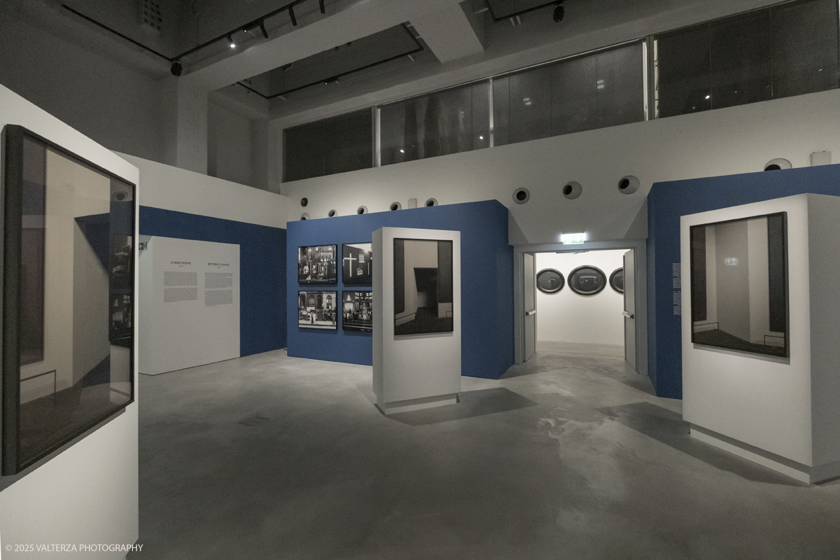 DSCF0122.jpg - 16/04/2025. Torino. EXPOSED Torino Foto Festival.  Carrie Mae Weems and Sarah Meister presented â€œCarrie Mae Weems. The Heart of the Matterâ€�, a major new exhibition that is part of EXPOSED 2025, dedicated to the renowned American artist. Into the picture images from the project Rothko chapel 2023