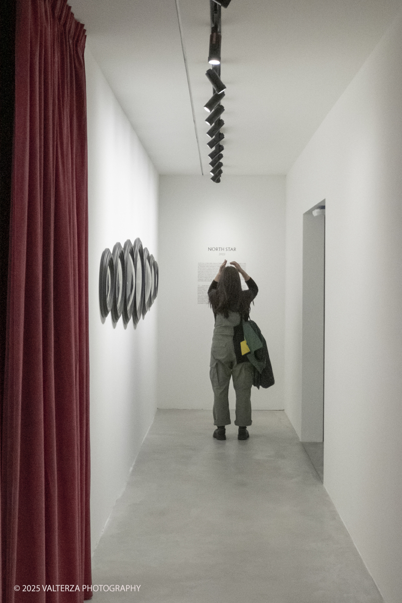DSCF0196.jpg - 16/04/2025. Torino. EXPOSED Torino Foto Festival.  Carrie Mae Weems and Sarah Meister presented â€œCarrie Mae Weems. The Heart of the Matterâ€�, a major new exhibition that is part of EXPOSED 2025, dedicated to the renowned American artist. Into the picture visiting the exhibition
