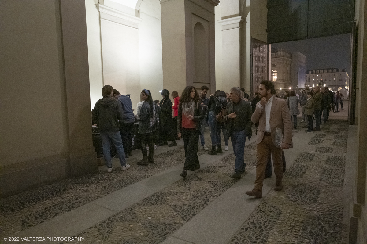 _DSF3894.jpg - 20/10/2022. Torino. Una notte ai Musei Reali  di Club Silencio per lo Sviluppo sostenibile 2022. Nella foto afflusso di visitatori per "la Notte ai Musei Reali" .