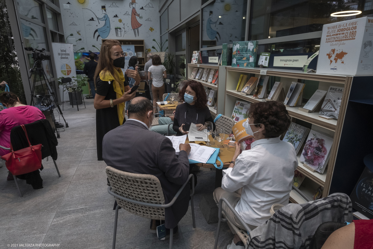 _DSF7656.jpg - 25/09/2021.Torino. Si Ã¨ svolta l'anteprima in presenza del Festival del Giornalismo Alimentare 2021 con â€œSostenibili dalla colazione allâ€™aperitivo". Nella foto momento in attesa dell'inizio dell'evento