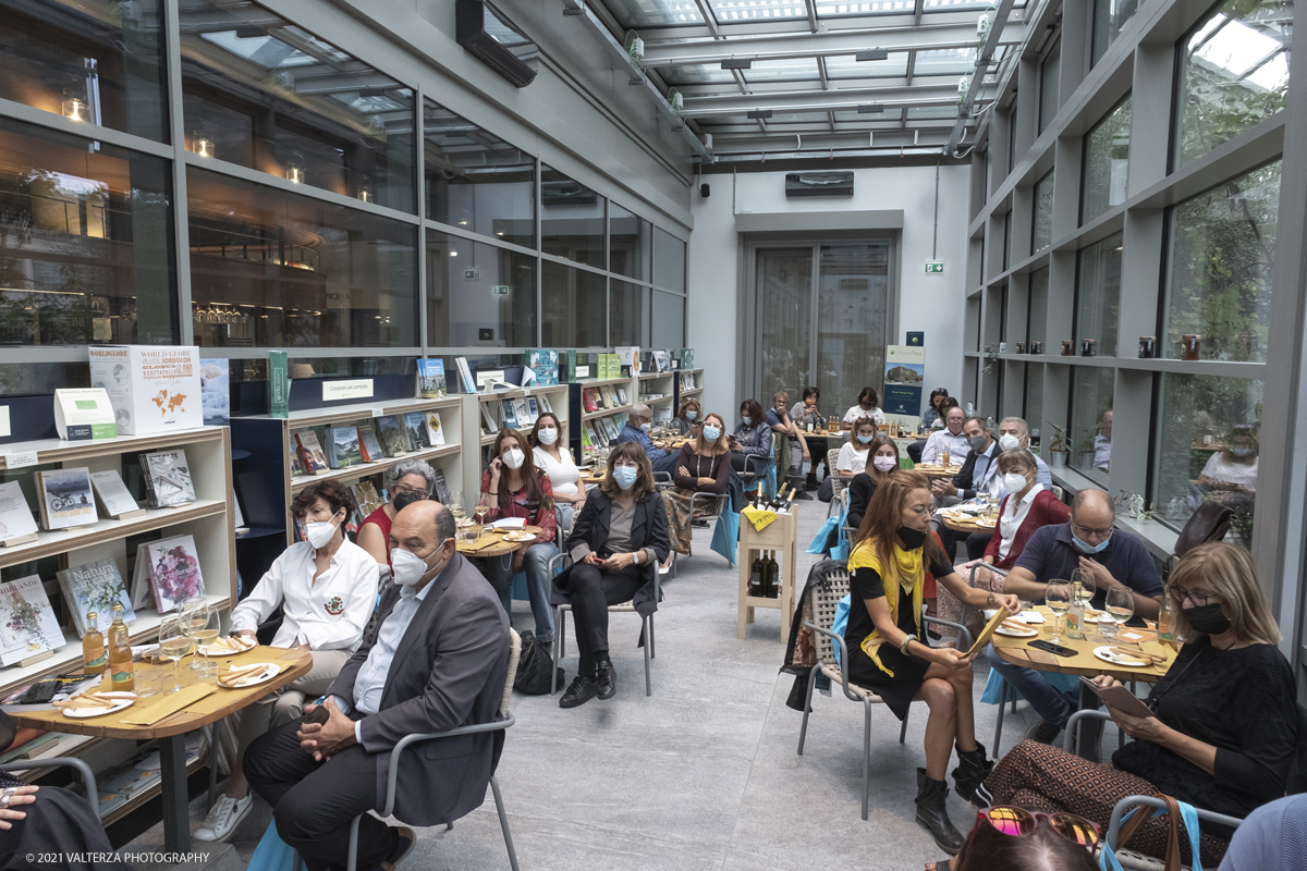 _DSF7801.jpg - 25/09/2021.Torino. Si Ã¨ svolta l'anteprima in presenza del Festival del Giornalismo Alimentare 2021 con â€œSostenibili dalla colazione allâ€™aperitivo". Nella foto un momento della mattinata del festival nella sala che ha ospitato l'evento