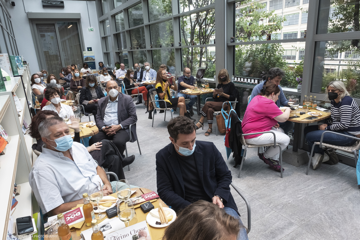 _DSF7807.jpg - 25/09/2021.Torino. Si Ã¨ svolta l'anteprima in presenza del Festival del Giornalismo Alimentare 2021 con â€œSostenibili dalla colazione allâ€™aperitivo". Nella foto un momento della mattinata del festival nella sala che ha ospitato l'evento