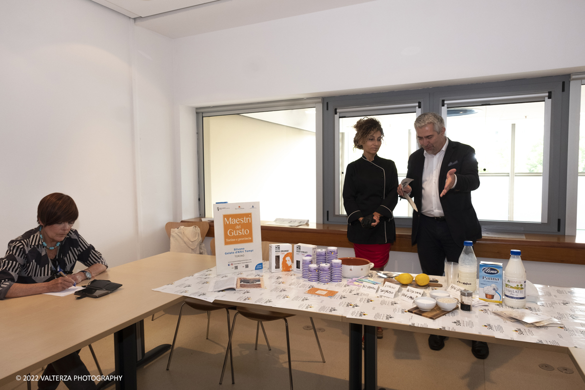 _DSF4411.jpg - 31/05/2022. Torino. Festival del Giornalismo Alimentare 2022. Laboratorio SUA MAESTÃ€ IL GELATO Insieme al Maestro del Gusto "Silvano- gelato d'altri tempi" un laboratorio per scoprire e assaporare un gelato unico nel suo genere, diventato ormai un gusto tradizionale e molto amato dai clienti del gelataio torinese: alla crema di riso, realizzato con riso vercellese.