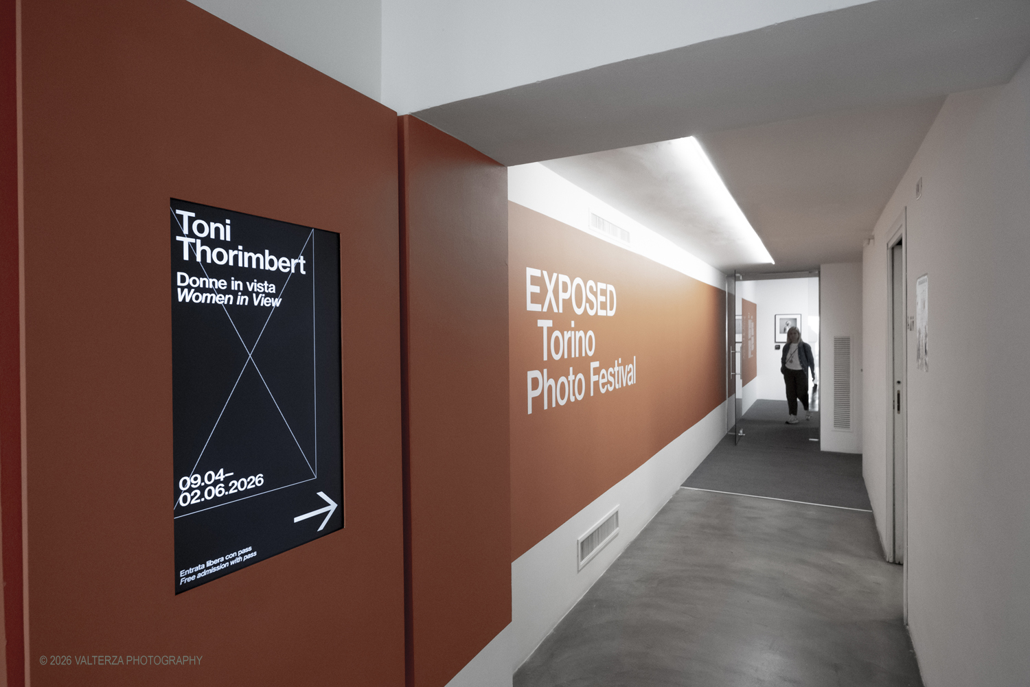 _DSF0592.jpg - 08/05/2026. Torino. Mostra ed incontro con il fotografo Toni Thorimbert, una  ottima opportunitÃ  per entrare nel mondo dellâ€™artista italosvizzero e scoprire come la sua fotografia si sia evoluta tra sperimentazione, introspezione e una sorprendente originalitÃ . Nella foto l'ingresso alla mostra