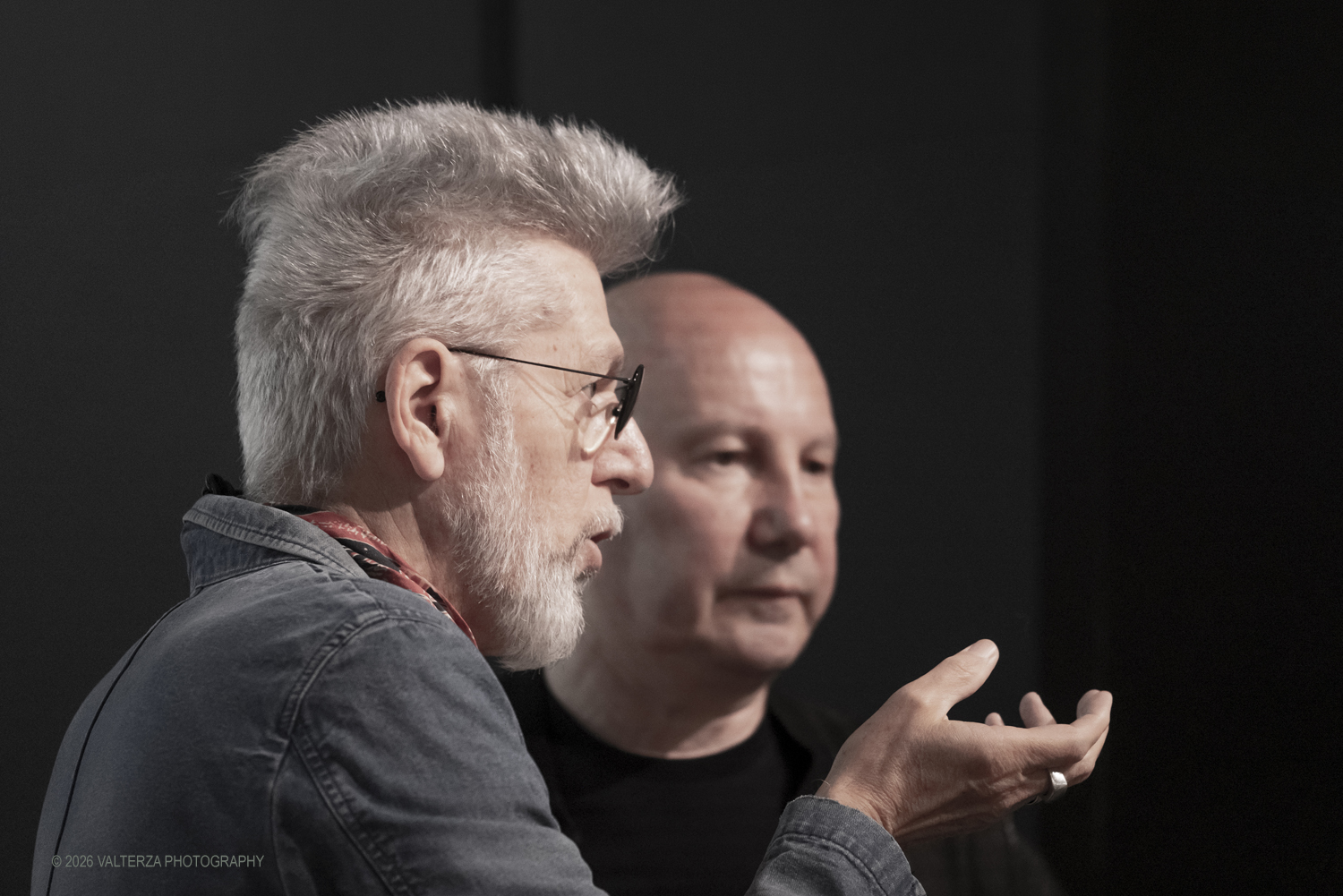 _DSF2902.jpg - 08/05/2026. Torino. Mostra ed incontro con il fotografo Toni Thorimbert, una  ottima opportunitÃ  per entrare nel mondo dellâ€™artista italosvizzero e scoprire come la sua fotografia si sia evoluta tra sperimentazione, introspezione e una sorprendente originalitÃ . Nella foto Toni Thorimbert, fotografoWalter Guadagnini, direttore artistico di EXPOSED