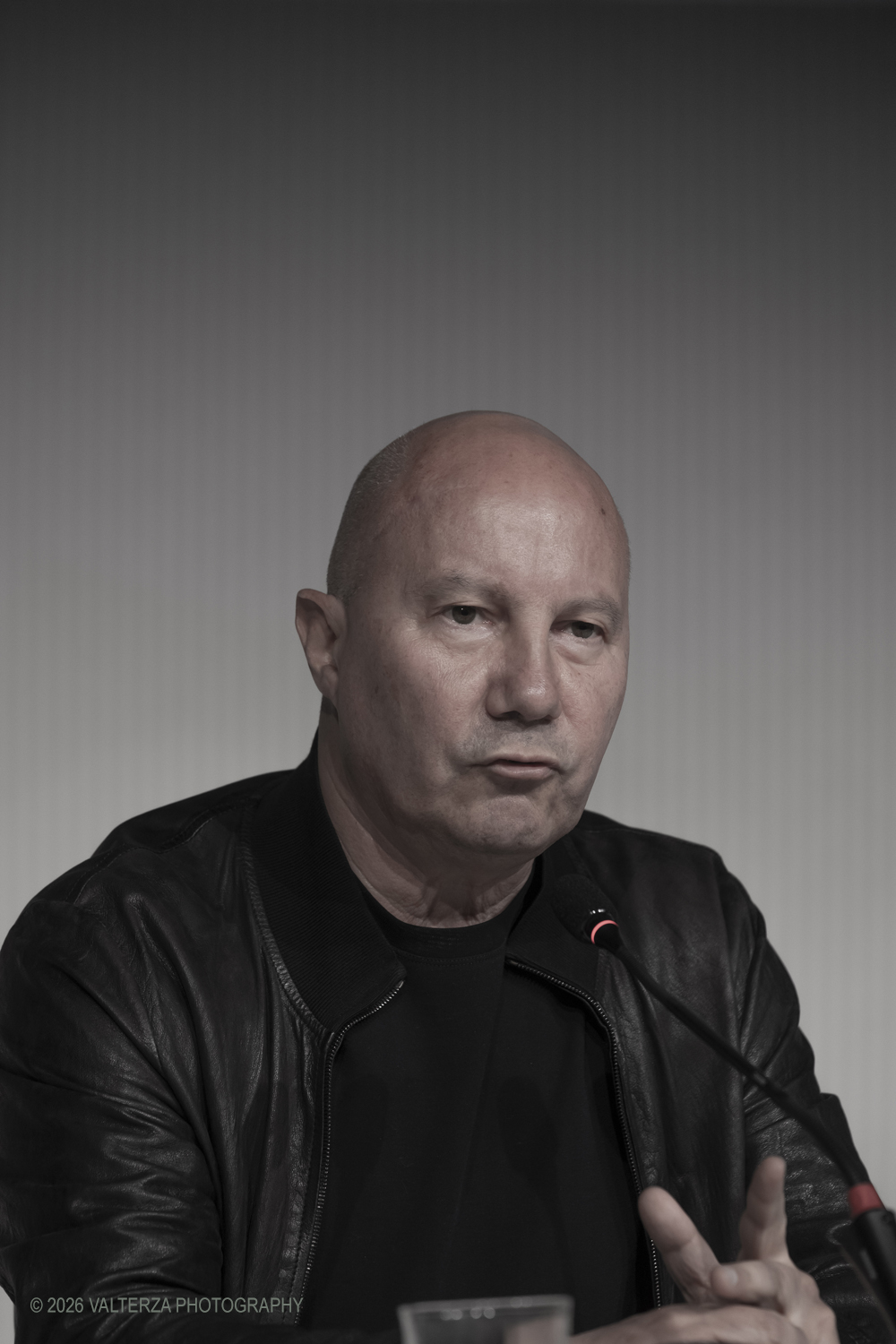 _DSF2933.jpg - 08/05/2026. Torino. Mostra ed incontro con il fotografo Toni Thorimbert, una  ottima opportunitÃ  per entrare nel mondo dellâ€™artista italosvizzero e scoprire come la sua fotografia si sia evoluta tra sperimentazione, introspezione e una sorprendente originalitÃ . Nella foto Walter Guadagnini, direttore artistico di EXPOSED