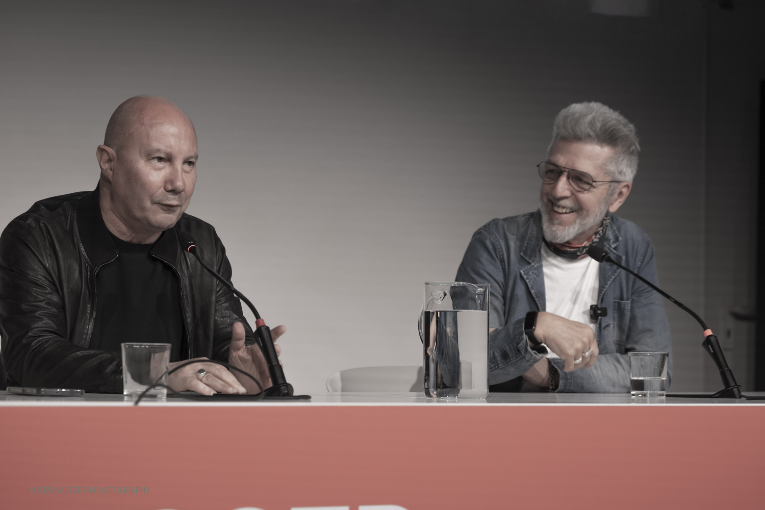 _DSF2958.jpg - 08/05/2026. Torino. Mostra ed incontro con il fotografo Toni Thorimbert, una  ottima opportunitÃ  per entrare nel mondo dellâ€™artista italosvizzero e scoprire come la sua fotografia si sia evoluta tra sperimentazione, introspezione e una sorprendente originalitÃ . Nella foto Toni Thorimbert, fotografoWalter Guadagnini, direttore artistico di EXPOSED in conferenza