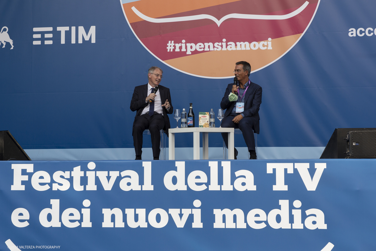 _X9B9480.jpg - 3/08/2021. Dogliani (Cuneo). Dal 3 al 5 Settembre torna a Dogliani (CN) il Festival della TV e dei Nuovi Media. Un festival in cui parlare e discutere la televisione di oggi e quella del futuro, uno spazio di incontro, dibattito ed approfondimento sui grandi temi della comunicazione e dei media digitali presenti i grandi protagonisti della comunicazione e dell'intrattenimento. Nella foto  Venti anni di Martedi, Giovanni Floris ripercorre venti anni ddi carriera con Andrea Malaguti