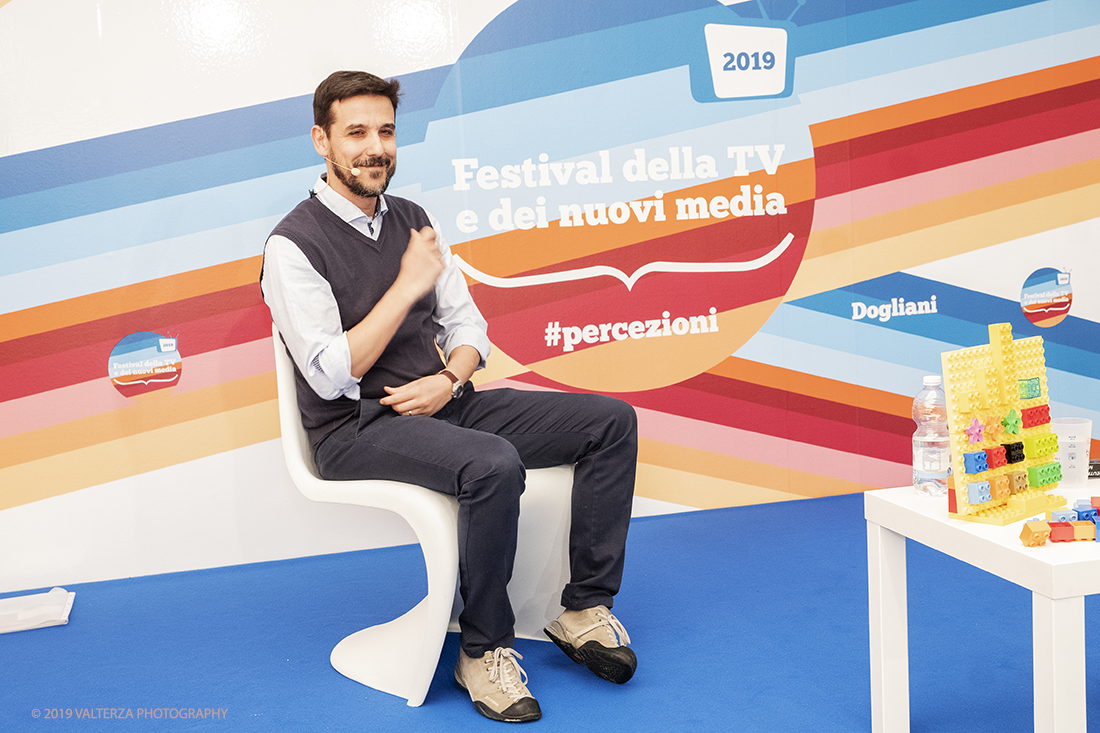 DSCF5322.jpg - 04/05/2019. Dogliani 2-5Maggio. Festival della TV avente come tema#percezioni, 4 giorni di dialoghi, confronti sguardi verso il mondo di domani. Nella foto partecipanti all'incontro " La fisica nel quotidiano", Marco Delmastro fisico delle particelle.