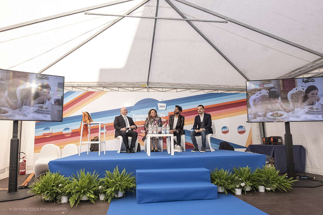 DSCF5435.jpg - 04/05/2019. Dogliani 2-5Maggio. Festival della TV avente come tema#percezioni, 4 giorni di dialoghi, confronti sguardi verso il mondo di domani. Nella foto partecipanti all'incontro "Real Time, la TV delle Meraviglie.", la conduttrice Alessandra Comazzi, Imma Polese, Federico Lauri, Gesualdo Vercio