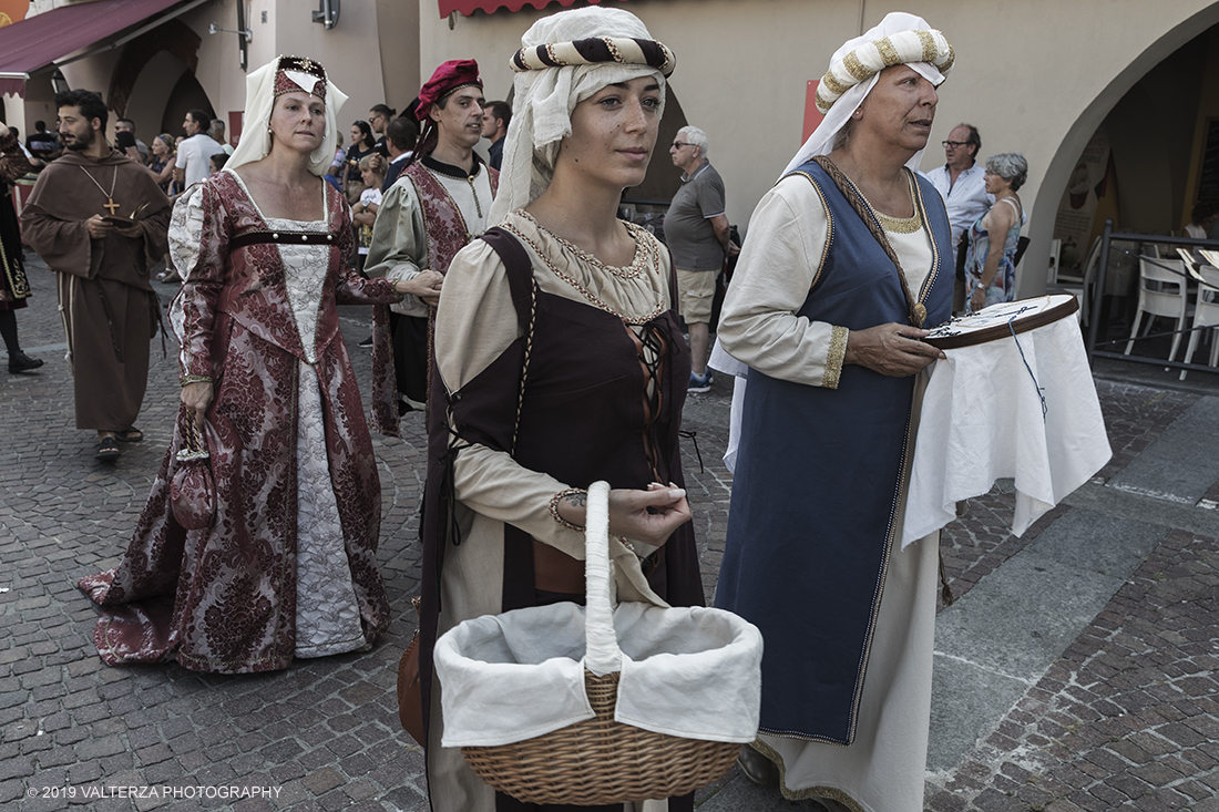 _G3I3478.jpg - 01/09/2019. Carmagnola. TO. Concorso del Peperone  Riservato ai produttori dellâ€™area di coltivazione del Peperone di Carmagnola, si premiano i migliori esemplari i dei quattro ecotipi locali: quadrato, lungo o corno di bue, trottola e tumaticot. Nella foto figuranti della sfilata in costumi storici della festa di Re Peperone della bella Povronera.