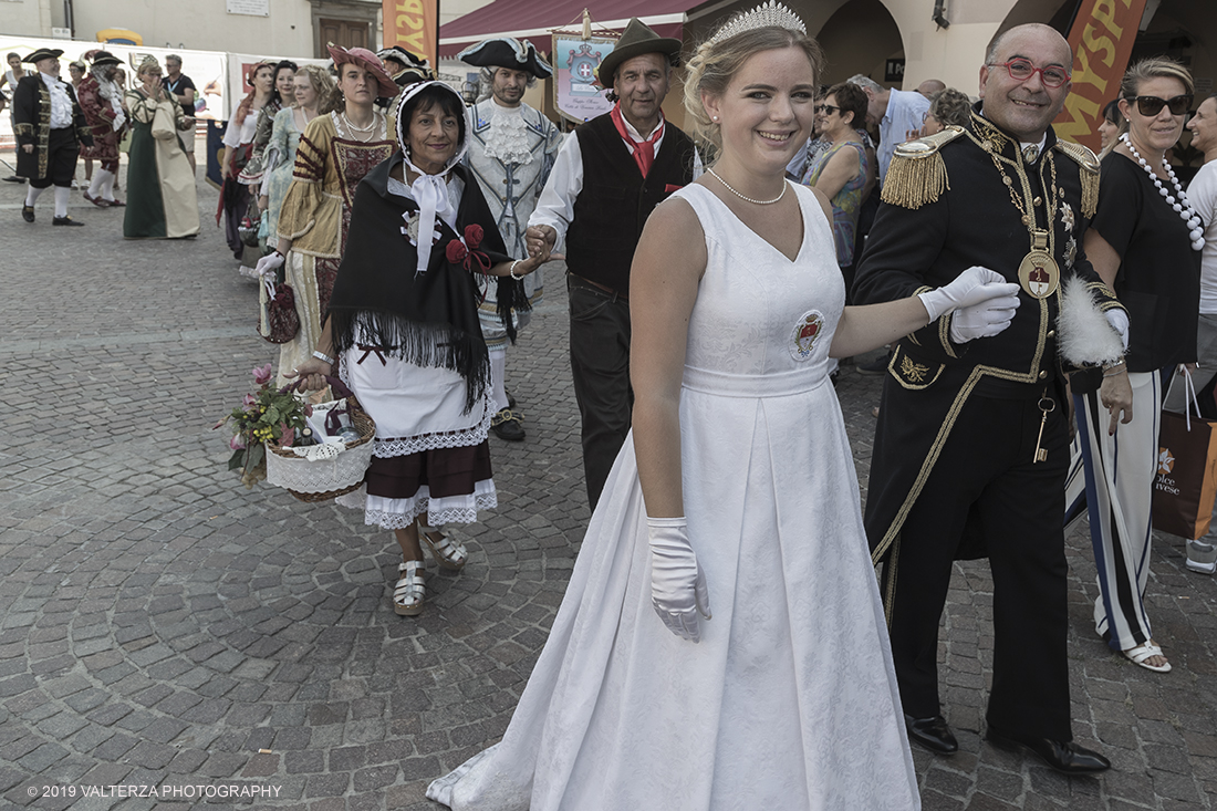 _G3I3510.jpg - 01/09/2019. Carmagnola. TO. Concorso del Peperone  Riservato ai produttori dellâ€™area di coltivazione del Peperone di Carmagnola, si premiano i migliori esemplari i dei quattro ecotipi locali: quadrato, lungo o corno di bue, trottola e tumaticot. Nella foto figuranti della sfilata in costumi storici della festa di Re Peperone della bella Povronera.