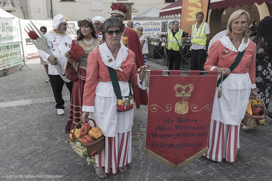 _G3I3585.jpg - 01/09/2019. Carmagnola. TO. Concorso del Peperone  Riservato ai produttori dellâ€™area di coltivazione del Peperone di Carmagnola, si premiano i migliori esemplari i dei quattro ecotipi locali: quadrato, lungo o corno di bue, trottola e tumaticot. Nella foto figuranti della sfilata in costumi storici della festa di Re Peperone della bella Povronera.