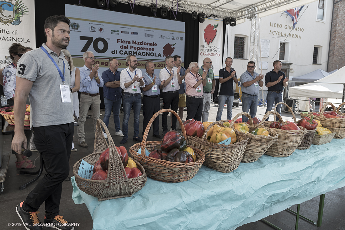 _G3I3644.jpg - 01/09/2019. Carmagnola. TO. Concorso del Peperone  Riservato ai produttori dellâ€™area di coltivazione del Peperone di Carmagnola, si premiano i migliori esemplari i dei quattro ecotipi locali: quadrato, lungo o corno di bue, trottola e tumaticot. Nella foto il conduttore della RAI Tinto  apre la cerimonia di premiazione dei vincitori del concorso