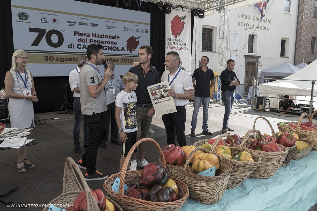 _G3I3653.jpg - 01/09/2019. Carmagnola. TO. Concorso del Peperone  Riservato ai produttori dellâ€™area di coltivazione del Peperone di Carmagnola, si premiano i migliori esemplari i dei quattro ecotipi locali: quadrato, lungo o corno di bue, trottola e tumaticot. Nella foto un momento della premiazione dei vincitori il concorso del Peperone