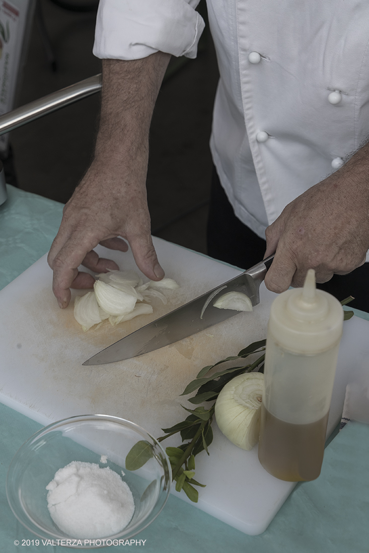 _G3I3878.jpg - 01/09/2019. Carmagnola. TO. Concorso del Peperone  Riservato ai produttori dellâ€™area di coltivazione del Peperone di Carmagnola, si premiano i migliori esemplari i dei quattro ecotipi locali: quadrato, lungo o corno di bue, trottola e tumaticot. Nella foto show-cooking della peperonata, in due diverse versioni, in chiusura del concorso del peperone. concorso del peperone.