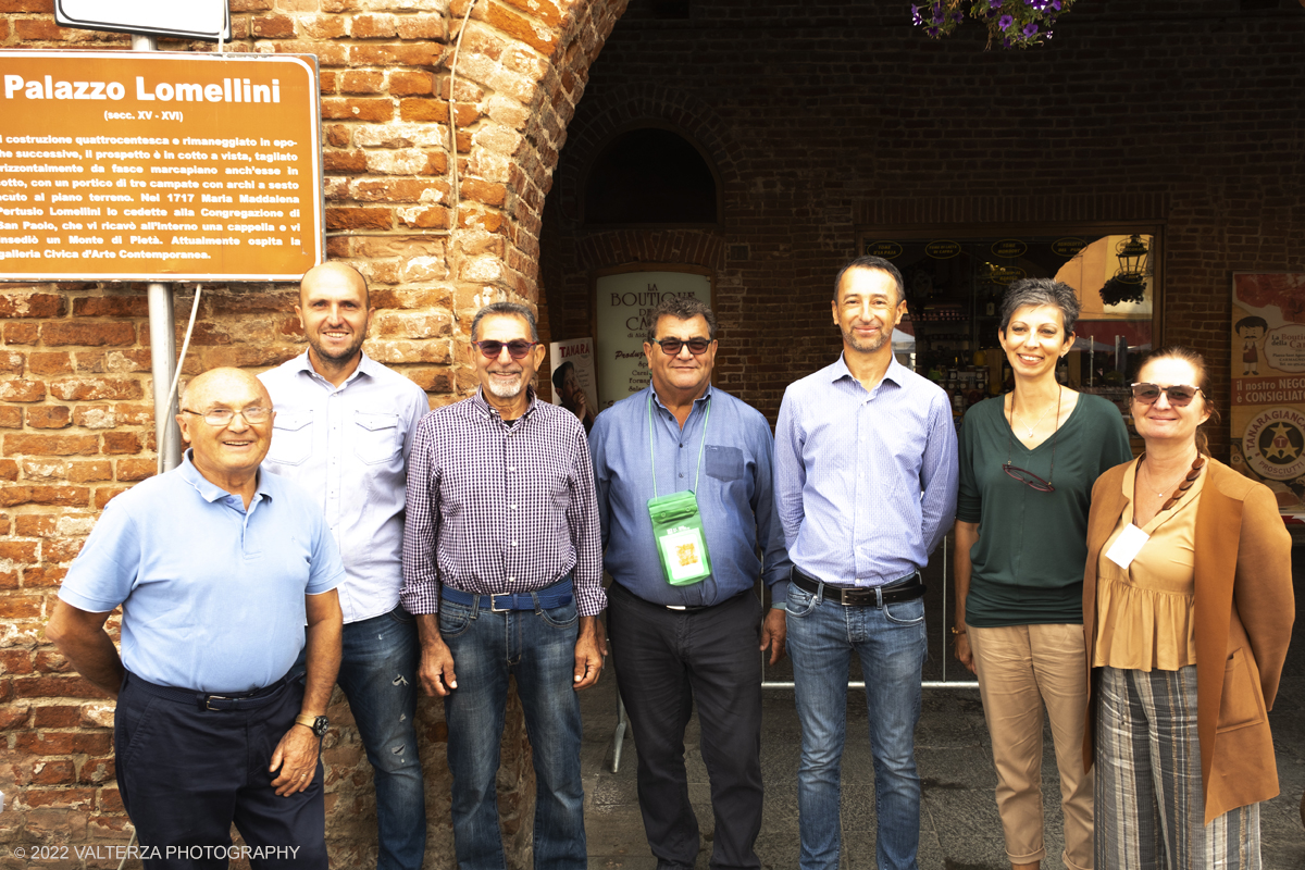 DSCF1891.jpg - 04/09/2022. Carmagnola. Nell'ambito della 73^ edizione della fiera Fiera Ã¨ andato in scena il peperone day 2022 , torna la nuova edizione della Festa di Re Peperone e della Bela Povronera, con sfilata delle maschere.Nella foto il gruppo dei verificatori